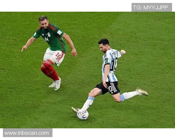 五球传奇足球明星的辉煌瞬间与精彩瞬息