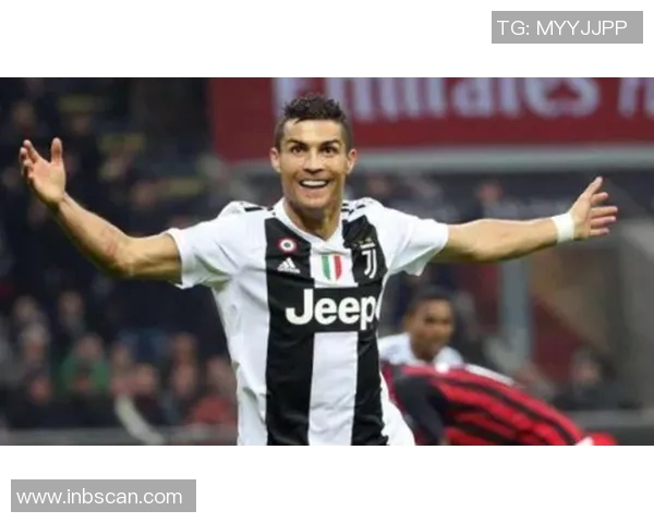 C罗足球明星小挂画展现传奇风采与激情瞬间的完美结合