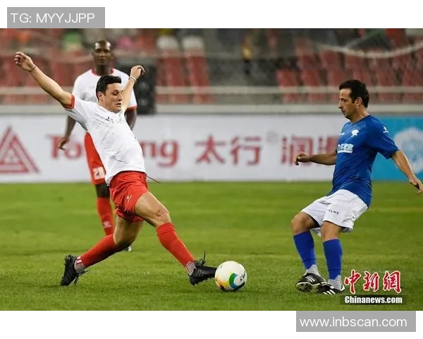 当今世界级足球明星现役球员的风采与成就解析 当今世界级足球明星现役球员的风采与成就解析