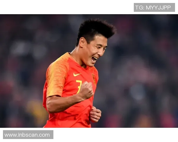 足球明星李铁的精彩瞬间与职业生涯回顾展现他的足球魅力与成就